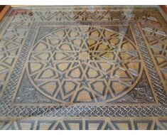 طاولة صغيرة